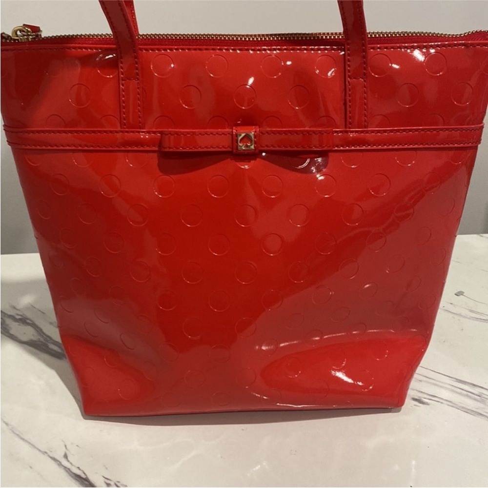 Kate Spade Red Patent Leather Tote Bag with Glossy Finish - Picture 2 of 6
